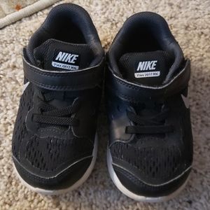 Boys Nike shoes size 7 (toddler)